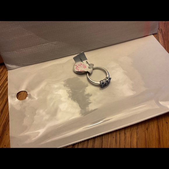 Sz 8…3 stone Tanzanite Ring NEW - Picture 2 of 3